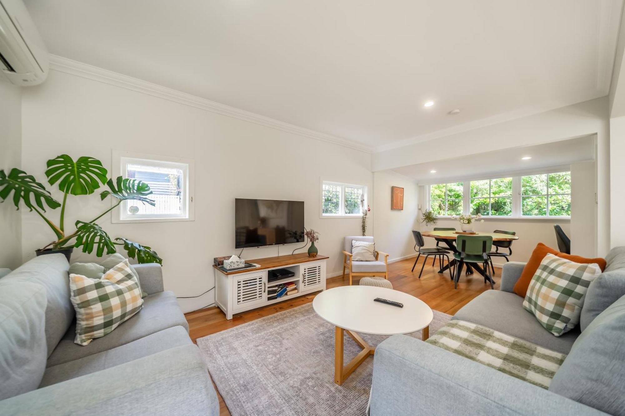 Pinehaven Cottage Upper Hutt Exterior photo